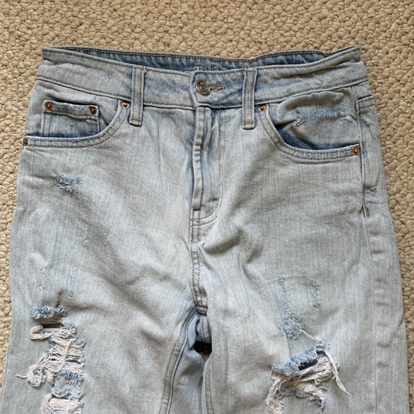 Light Wash Distressed Mom Jeans - Picture 5 of 6